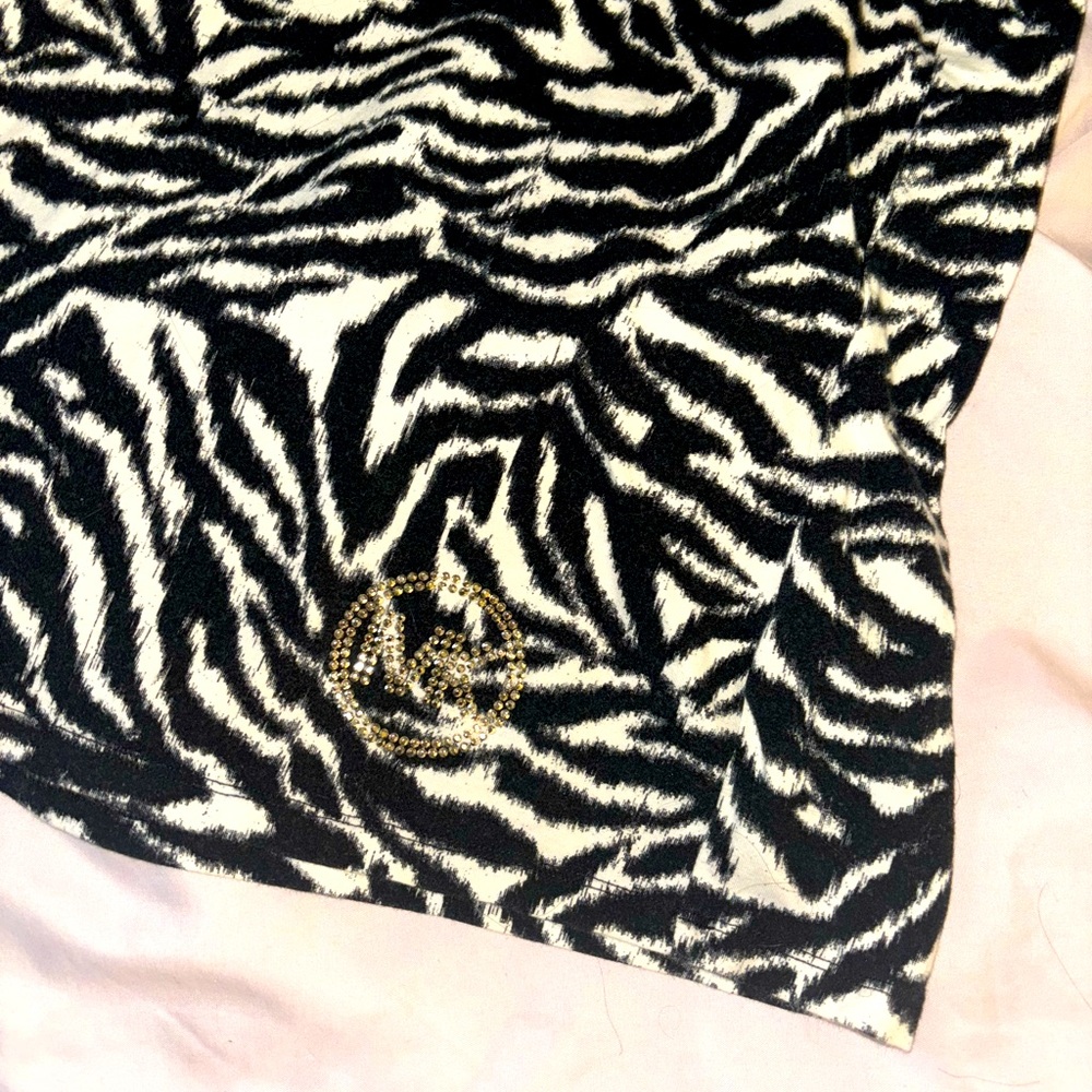 MK logo top
